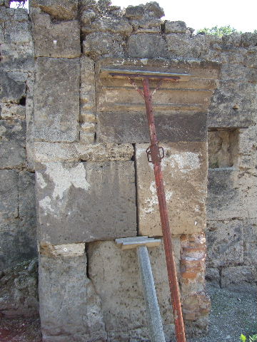 Structure in roadway between I.5.1 and I.5.2  

 
