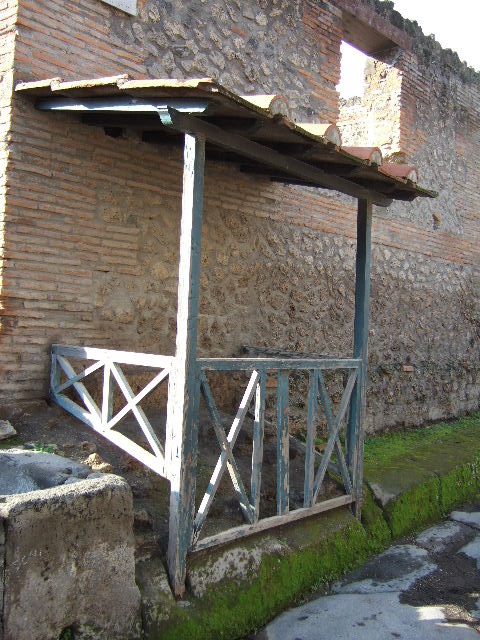 Street altar by I.13.10
