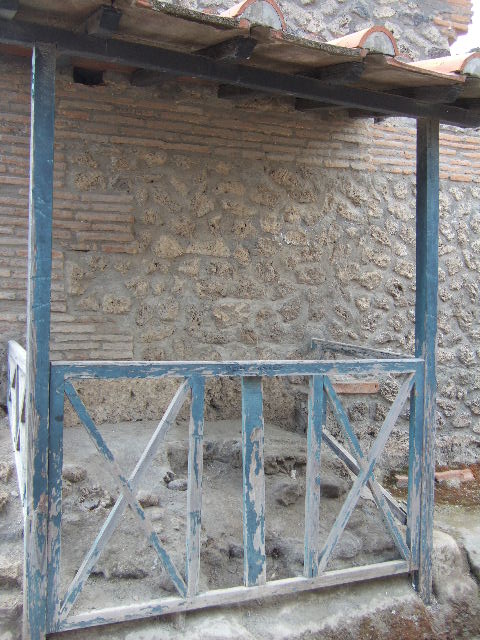 Street altar by I.13.10