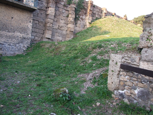 VI.9.1 Casa del Duca di Aumale. December 2006. North end of VI.9.1 showing site of street altar and wall now gone. 