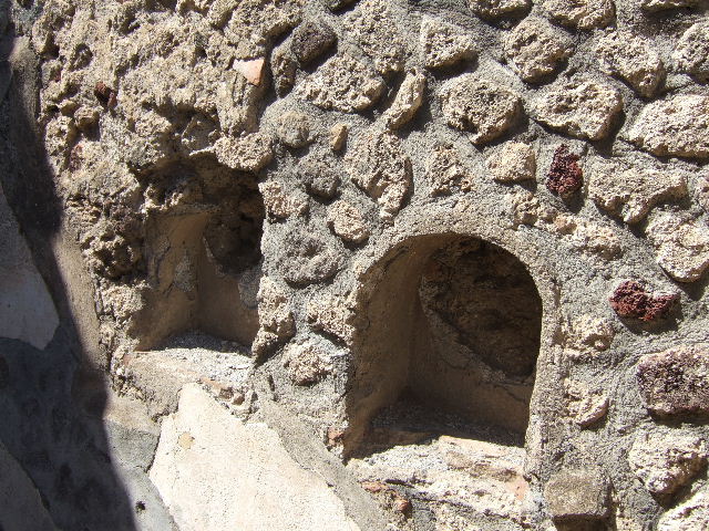 VI.8.14 Bottega del Barbiere 
Sacrarium compitales or street altar?