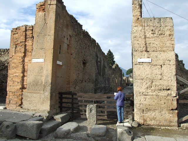 VI.12.6 Pompeii. December 2006. Vicolo del Labirinto looking north. VI.13