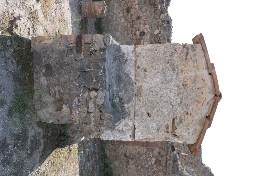 Street compitum (altar) outside VI.14.17/VI.14.18 