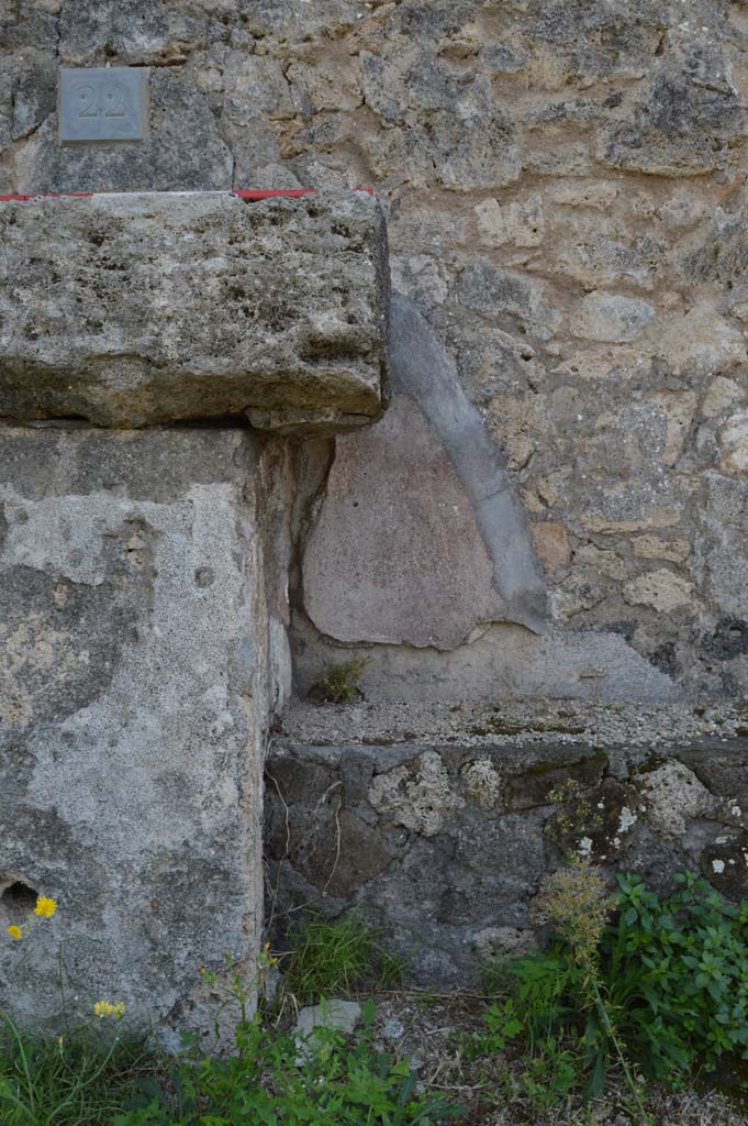 VII.7.22 Pompeii. October 2018. Looking south to remains of stucco on street wall, west of altar.
Foto Taylor Lauritsen, ERC Grant 681269 DCOR.
