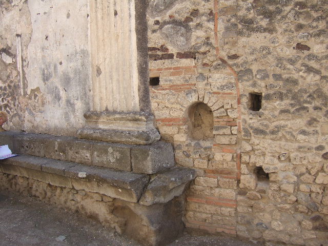VII.8 
Street Altar on outside north wall
