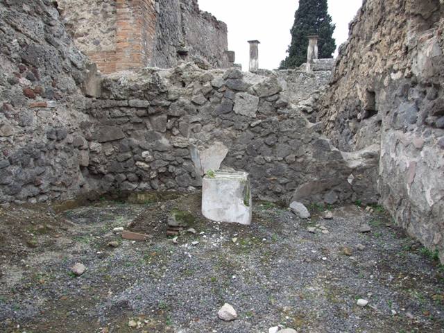 VIII.4.24 Pompeii. Street altar. December 2007. Altar.