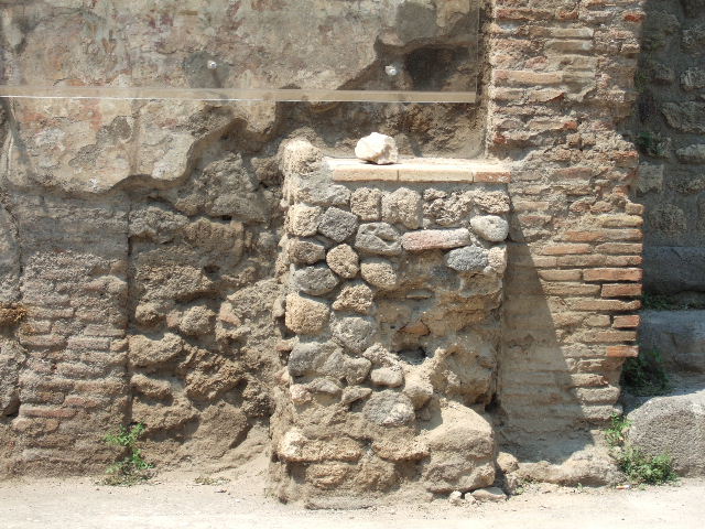 Pompeii public shrine (Compitum) to 12 gods outside IX.11.1 (May 2006)