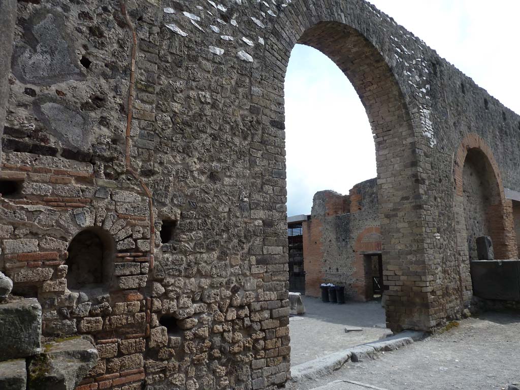 Arched entrance in north-west corner of Forum. May 2010. Looking south-west into Forum from Vicolo dei Soprastanti.