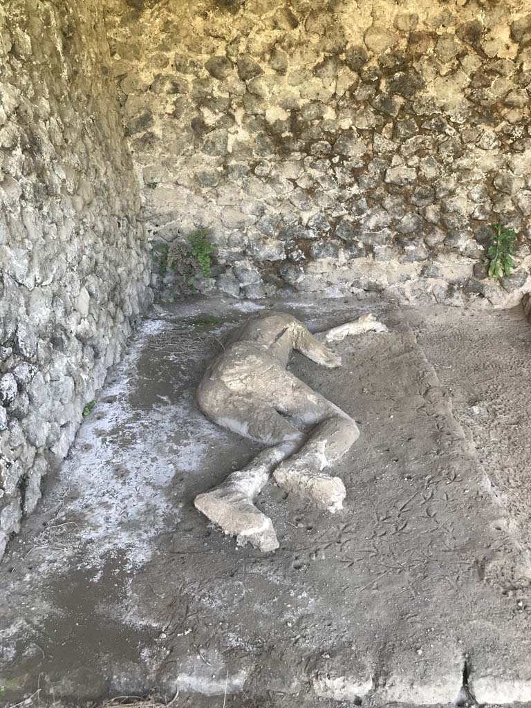 Victim 31. Pompeii, outside Porta Nocera. April 2019. 
Plaster cast of remains of a second fleeing victim found 16th March 1957. There are perhaps traces of sandals.
Photo courtesy of Rick Bauer. 

