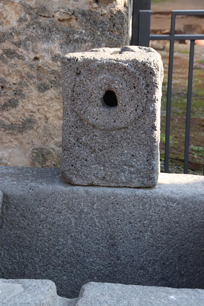 Fountain outside I.16.4 Pompeii. October 2022. 
Detail of fountain head, described as with “patera” or plate. Photo courtesy of Klaus Heese.
