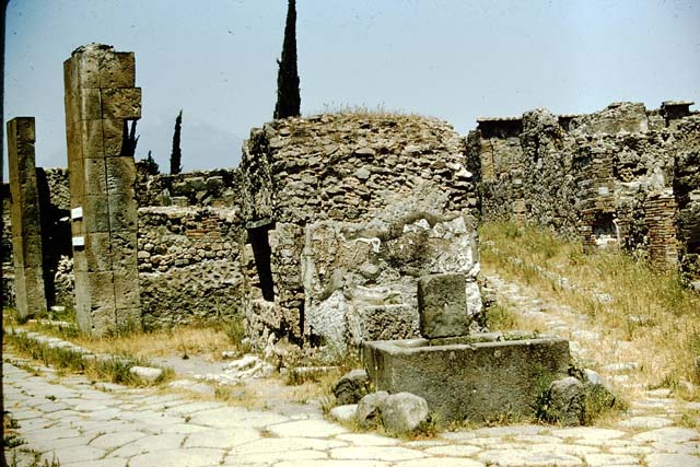 Pompeii. Fountain at VI.1.19. September 2005. Looking north.