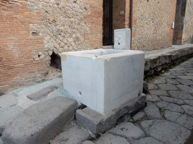 VII.15.1 Pompeii. Fountain in Vico del Gallo. VII.7.13  Photographed 1970-79 by G�nther Einhorn, picture courtesy of his son Ralf Einhorn.
