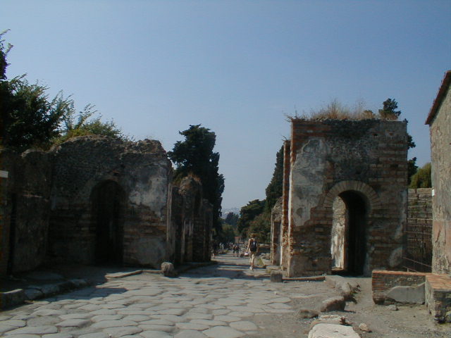 Pompeii Porta Ercolano or Herculaneum Gate. May 2006. West side. Looking South.