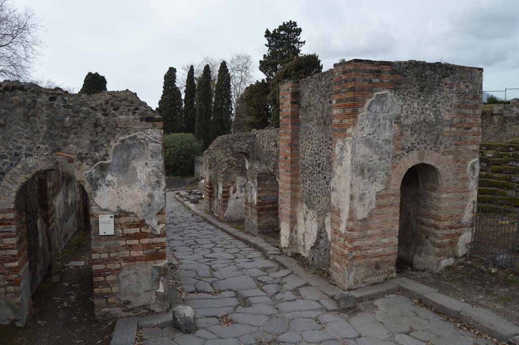 Porta Ercolano or Herculaneum Gate, Pompeii. March 2018. Looking north towards the east side, on right.
Foto Taylor Lauritsen, ERC Grant 681269 DÉCOR


