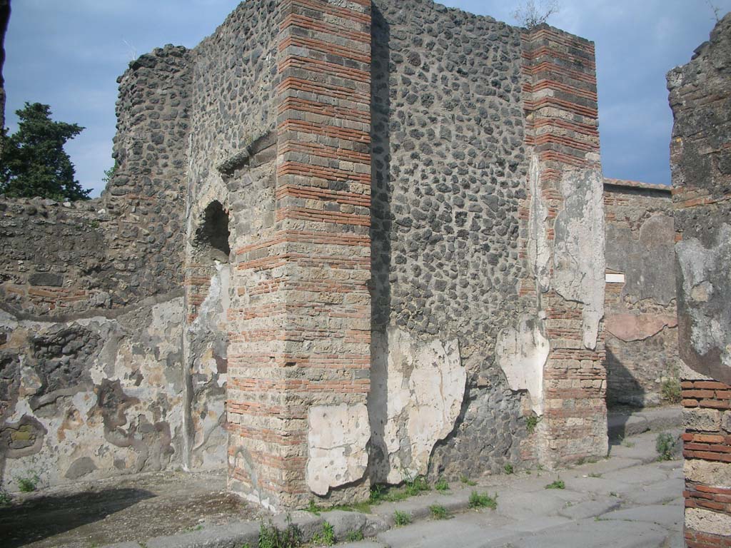Porta Ercolano or Herculaneum Gate, Pompeii. May 2010. 
Looking towards west wall of east side of gate from north end. Photo courtesy of Ivo van der Graaff.
