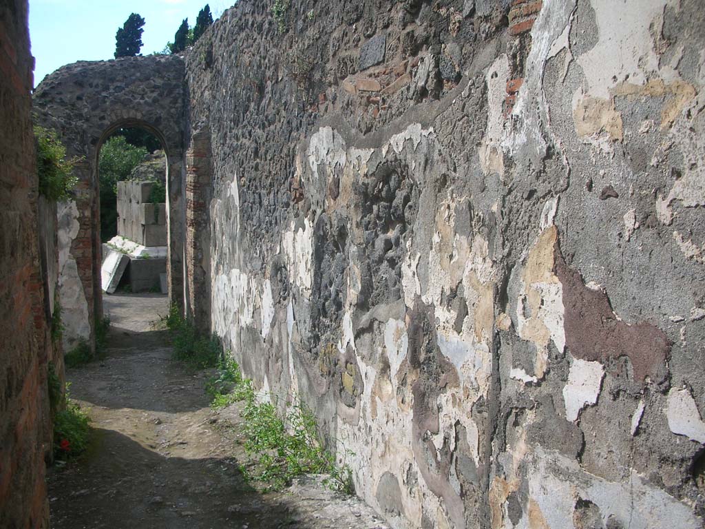 Porta Ercolano or Herculaneum Gate, Pompeii. May 2010. 
Looking north along east wall on east side of gate. Photo courtesy of Ivo van der Graaff.
