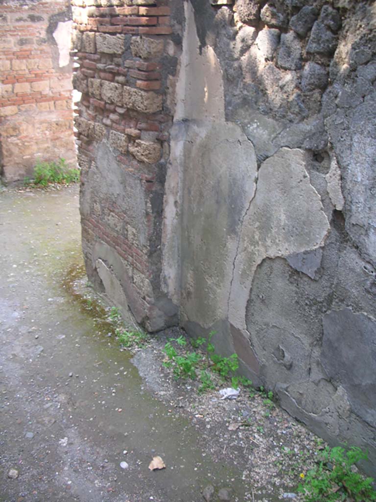 Porta Ercolano or Herculaneum Gate, Pompeii. May 2010. 
Detail from west wall of east side of gate from north end. Photo courtesy of Ivo van der Graaff.
