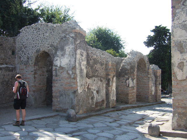 Pompeii Porta Ercolano or Herculaneum Gate. September 2005. East side. Looking North.