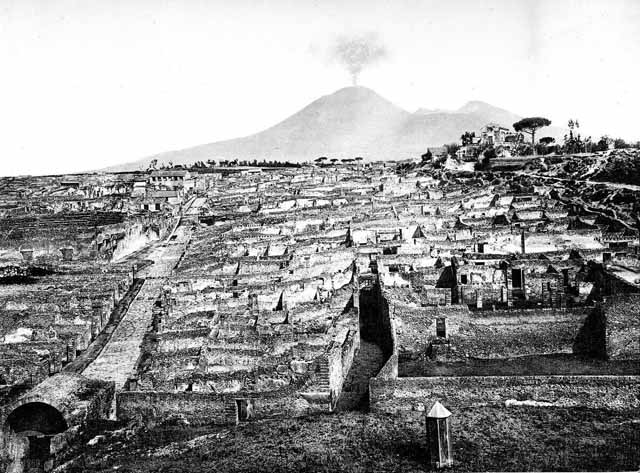 Pompeii Stabian Gate.  September 2005.  North side.  Drainage. 