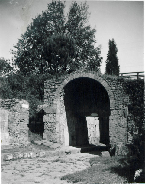 Pompeii Stabian Gate.  May 2006.  South side.  Looking north.  