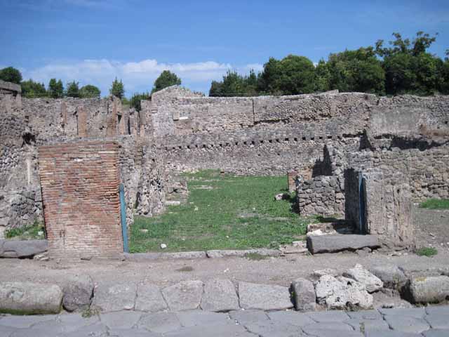 I.1.8 Pompeii. September 2010. Looking east across large entrance room.
Photo courtesy of Drew Baker.
