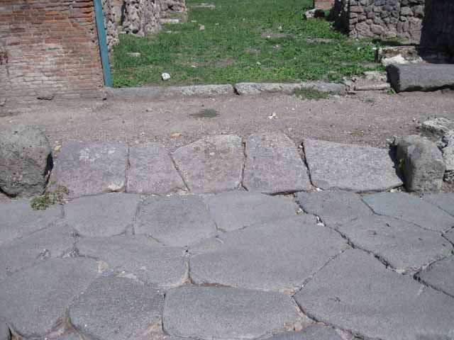 I.1.8 Pompeii. September 2010. Feature detail hearth on south wall of main entrance room. Looking south. Photo courtesy of Drew Baker.