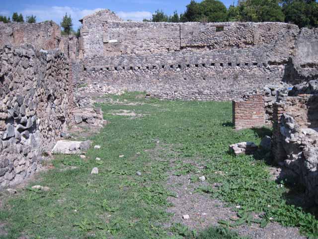I.1.8 Pompeii. December 2006. Rear of hospitium, looking south across I.1.9 towards Stabian Gate.