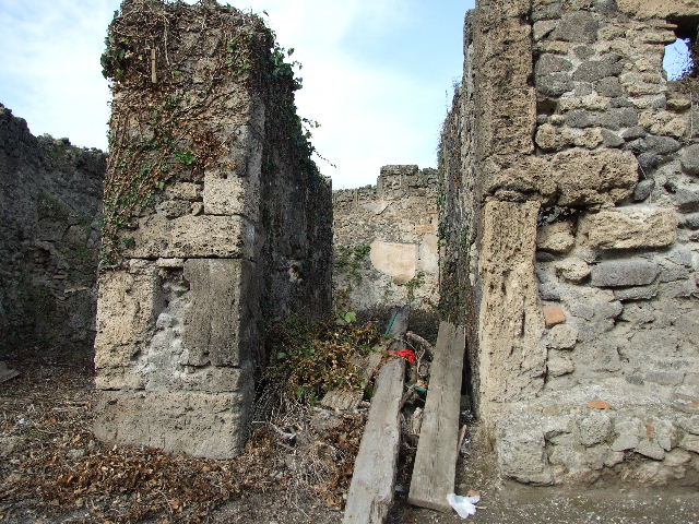 I.2.24 Pompeii. December 2006. Looking east across atrium, towards garden area.
