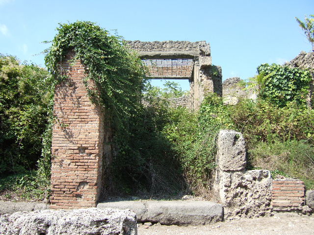 I.2.28 Pompeii. September 2010. Looking south from atrium, along entrance fauces to doorway on Vicolo del Conciapelle. Photo courtesy of Drew Baker.
