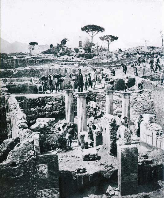 I.1 Pompeii. September 2005. Vicolo del Conciapelle, looking west. (I.2.29 with remains of steps, on right.)