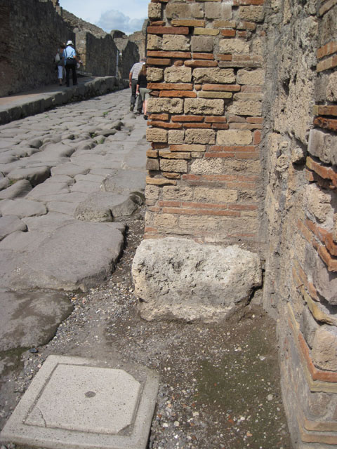 I.3.6 Pompeii. September 2010. Looking south across entrance room towards doorway into the adjoining workshop at I.3.5. Photo courtesy of Drew Baker.