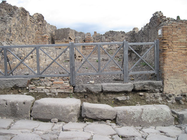 I.3.9 Pompeii. September 2010. Looking south along entrance showing threshold. Photo courtesy of Drew Baker.
