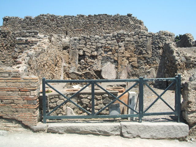 I.3.11 Pompeii.  December 2007. Counter with the remaining three of the eight dolia.