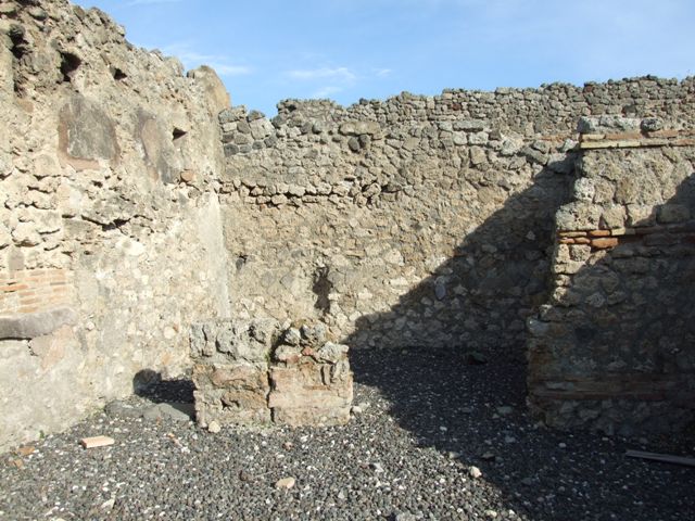 I.3.13 Pompeii. September 2010. Corner of via Stabiana and Vicolo del Menandro, on south side.Photo courtesy of Drew Baker.