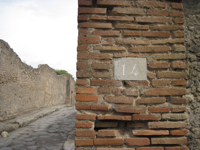 I.3.14 Pompeii. December 2007.  East wall of shop.