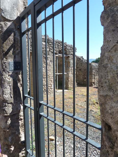 I.3.23 Pompeii. May 2005. Entrance doorway.