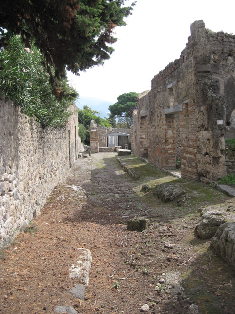I.3.25 Casa dei Guerrieri or the House of the Bronzehandlers.  Linked to I.3.26
