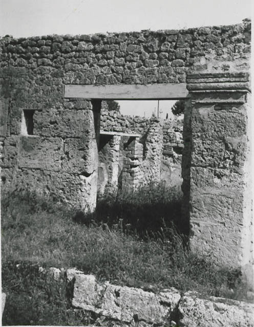 I.5.1 Pompeii. September 2010. Doorway of  I.5.1 onto Vicolo del Conciapelle, looking north towards I.2.28 on opposite side of the vicolo.
Photo courtesy of Drew Baker.
