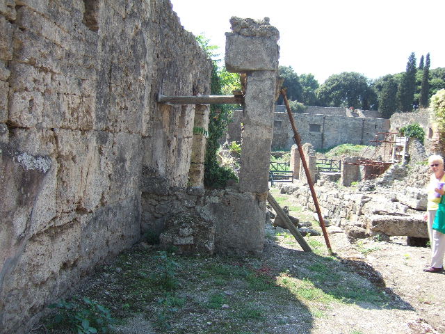 I.5.2  Officina coriariorum of M. Vesonius Primus.  September 2005.