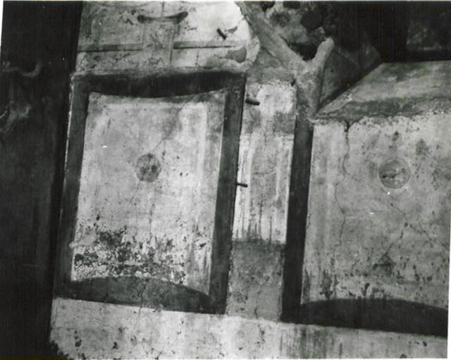 I.5.2 Pompeii. September 2010. East wall and south-east corner with fresco work. Photo courtesy of Drew Baker.