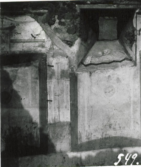 I.5.2 Pompeii. September 2010. North-east corner of small room with detail of plaster cornice work. Photo courtesy of Drew Baker.