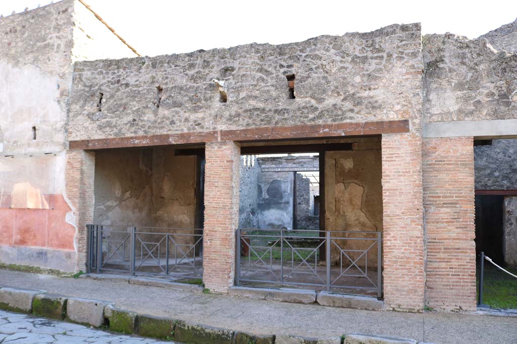 I.6.8 Pompeii, on left. December 2018. 
Looking towards entrance on south side of Via dellAbbondanza. Photo courtesy of Aude Durand.
