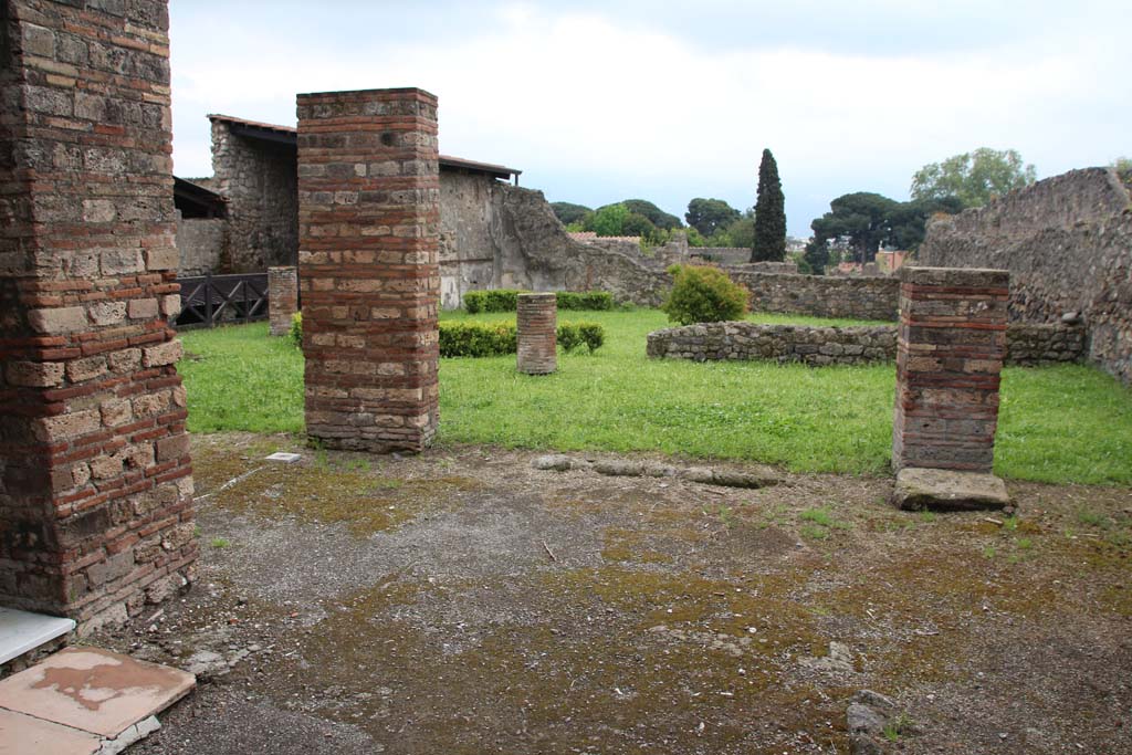 I.6.11 Pompeii. April 2014. Looking south-east across garden area. Photo courtesy of Klaus Heese.