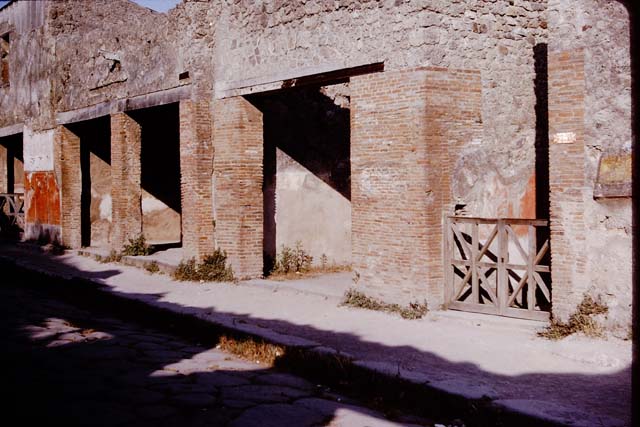 I.6.11 Pompeii. June 2010. Restored compluvium. Photo courtesy of Rick Bauer.