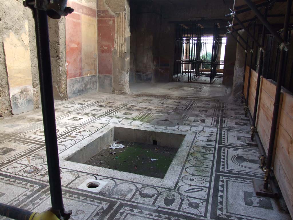 I.7.1 Pompeii. December 2006. Atrium and impluvium, looking south to tablinum, and oecus (with the scaffolding).