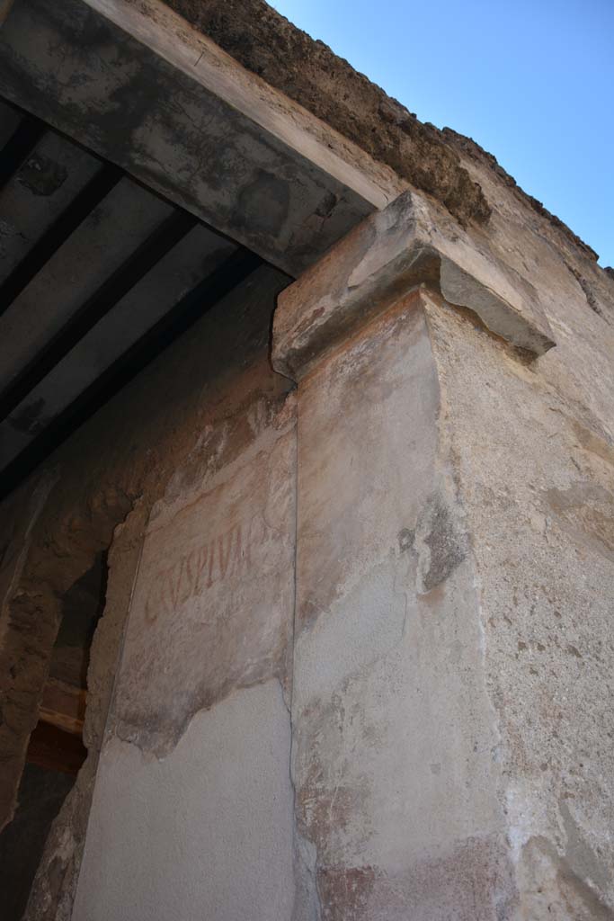 I.7.1 Pompeii. October 2019. Graffiti on upper west wall of entrance corridor/fauces.
Foto Annette Haug, ERC Grant 681269 DCOR.
