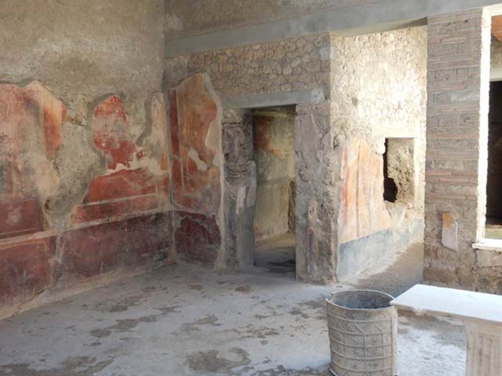 I.7.3 Pompeii. May 2016. South-east corner, and south wall of atrium. In the centre is a doorway to a cubiculum, on the right the doorway  and window leads to the garden area. Photo courtesy of Buzz Ferebee.
