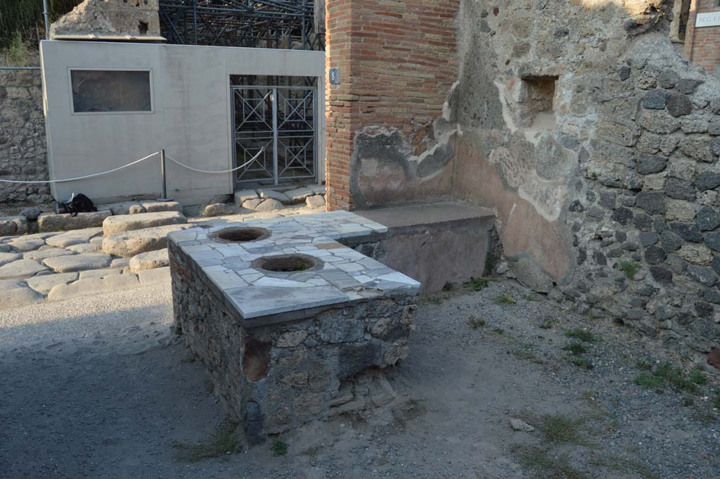 I.7.8 Pompeii. October 2017. Looking north from rear of counter towards Via dellAbbondanza.
Foto Taylor Lauritsen, ERC Grant 681269 DCOR.

