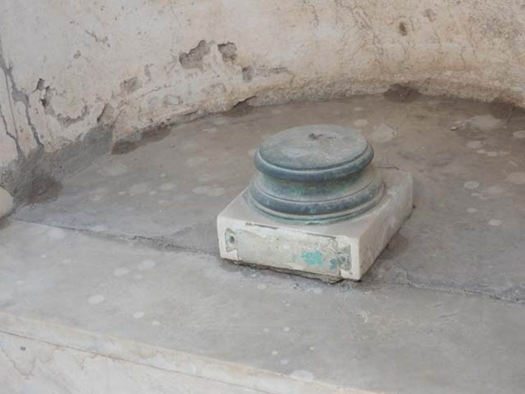 I.7.12 Pompeii. May 2017. Fountain base from nymphaeum. Photo courtesy of Buzz Ferebee. According to Jashemski,  “in the niche stood a bronze fountain statuette of Pomona holding a bivalve shell filled with fruit (0.38m high), now in Naples Archaeological Museum, inventory number 144276, from which the jetting water fell down four marble steps into the small square pool below”. See Jashemski, W. F., 1993. The Gardens of Pompeii, Volume II: Appendices. New York: Caratzas, (p.38).
