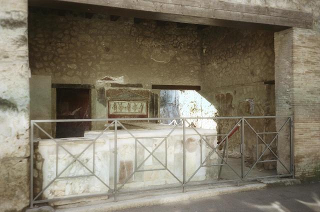 I.8.8 Pompeii. May 2010.  Inset dolia in counter.
